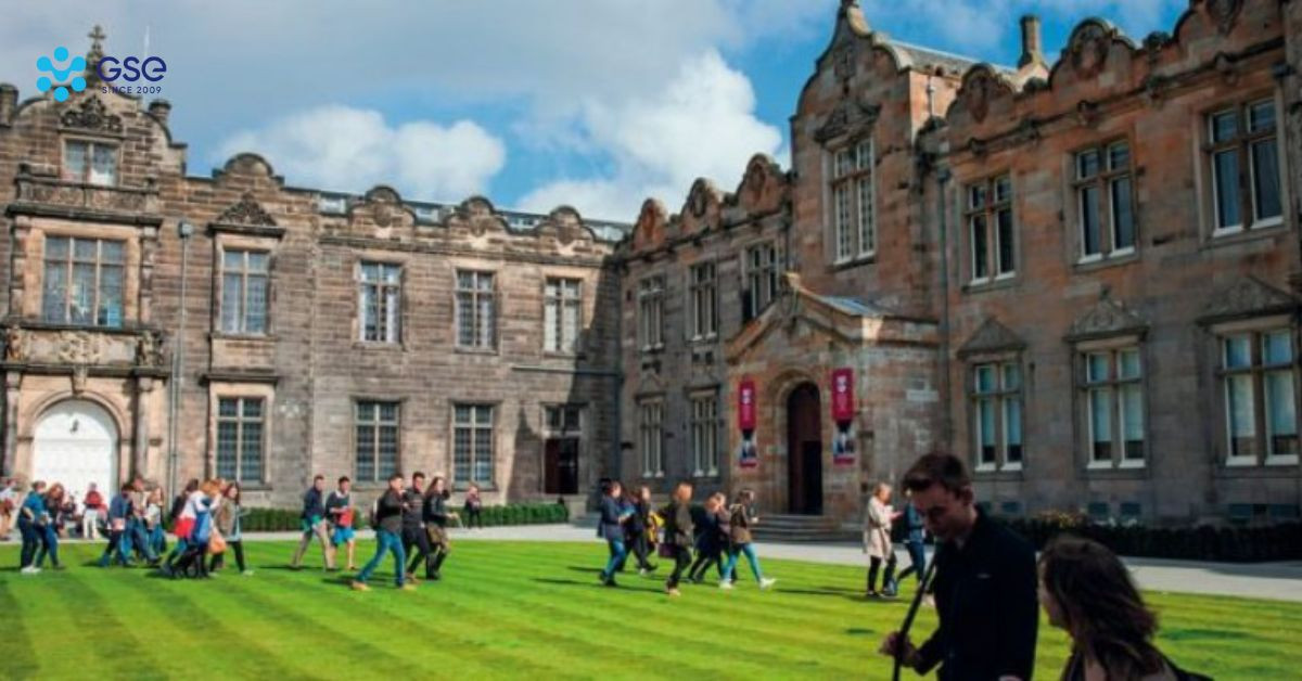 Học tập tại Đại học St Andrews – Học thuật hàng đầu Vương quốc Anh 5 Các ngành học nổi bật tại Đại học St Andrews