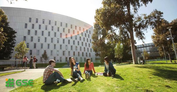 Đại học Deakin – Trải nghiệm thực tiễn và học bổng lên đến 100%