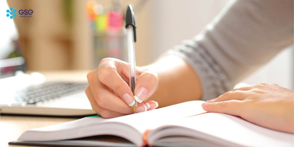 5 quy tắc vàng cần lưu ý khi viết bài luận xin học bổng du học 5 Cho người khác góp ý và phản hồi