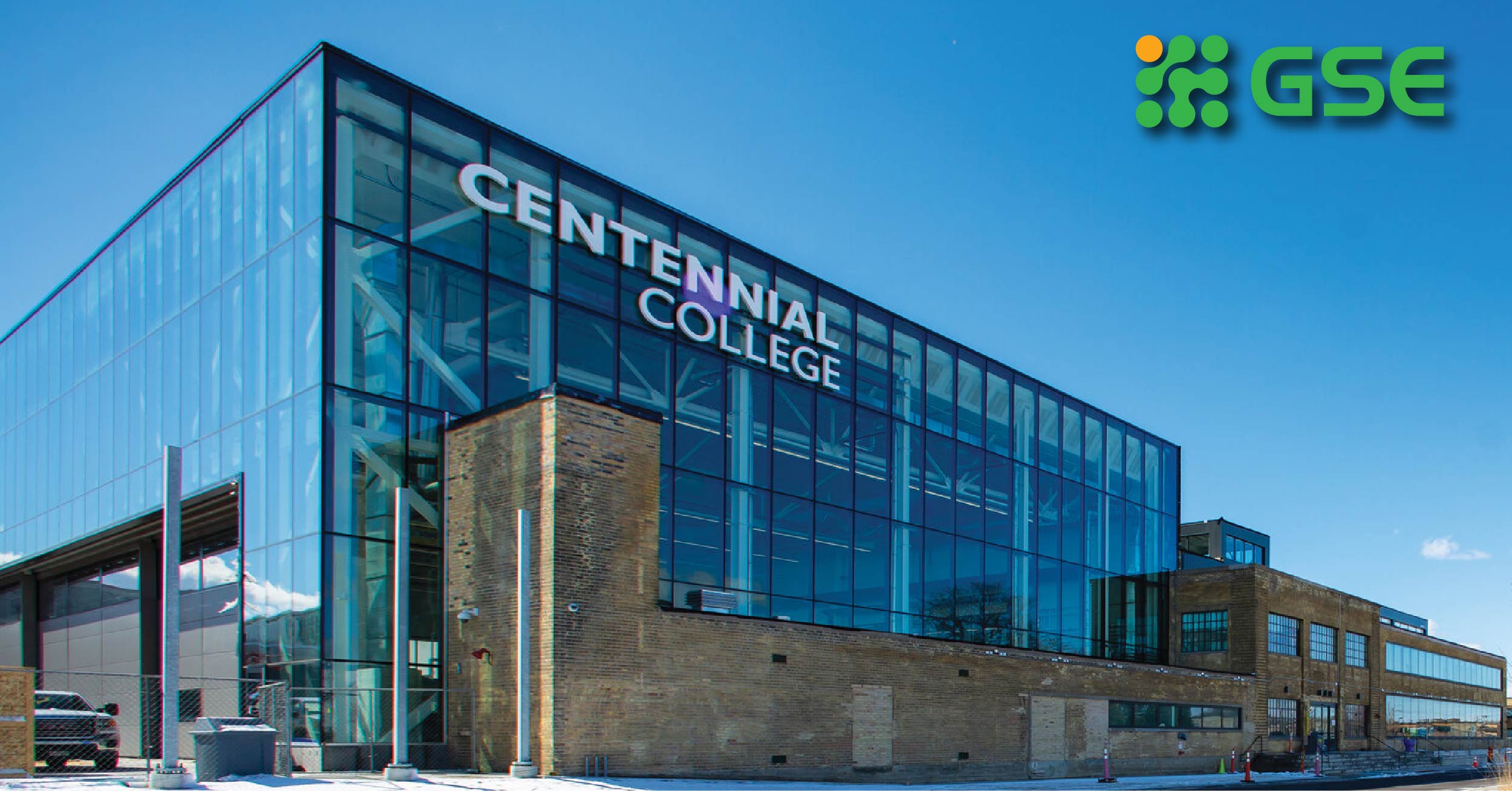Tôn vinh những thành tựu vì cộng đồng từ Centennial College dịch Covid